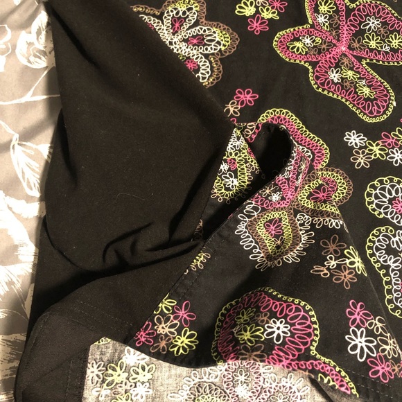 SOLD!  2 Scrub tops Sz M Grey’s Anatomy & Cherokee - Picture 7 of 16